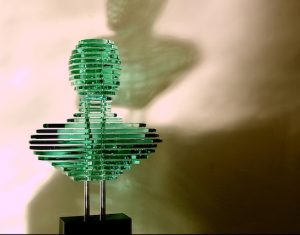 Sculpture d'un bust en verre clair en Hauts-de-Seine