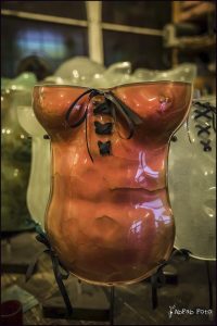 Corset Rouge en verre en Hauts-de-Seine