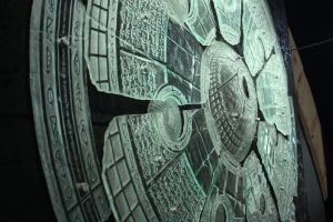 2 metre disque en verre moulé en Hauts-de-Seine