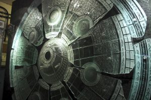 2 metre disque en verre moulé en Hauts-de-Seine