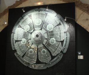 2 metre disque en verre moulé en Hauts-de-Seine