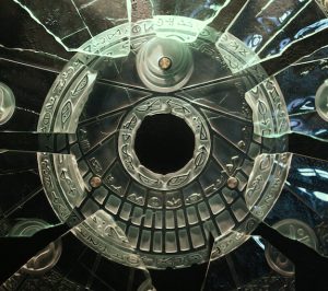 Disque sculpture en verre en Hauts-de-Seine