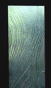 Detail d'une porte d'entrée en verre moulé en Hauts-de-Seine