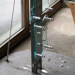 Totem sculpture en vitrail en Hauts-de-Seine