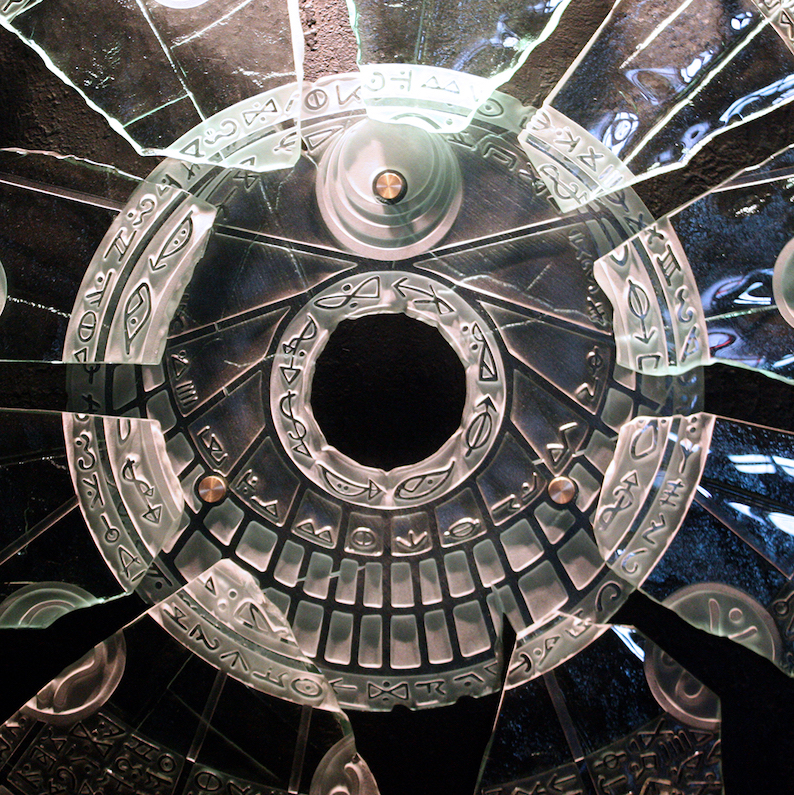 Disque sculpture detail en verre en Hauts-de-Seine