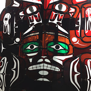 Totem sculpture en vitrail en Hauts-de-Seine